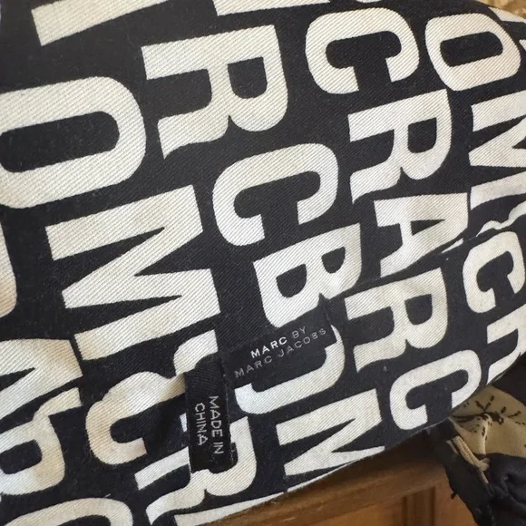 Marc Jacobs Black and Cream Tote Bag - Picture 12 of 13